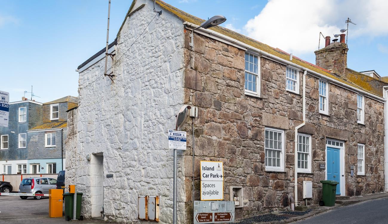 Bakehouse Cottage is pet friendly too, so your pooch won't need to miss out on the holiday fun!