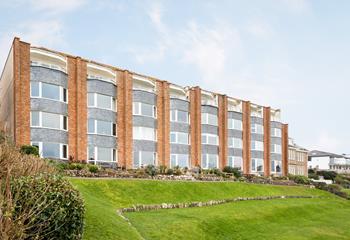 Wave Watch benefits from the use of communal gardens to the front of the property, which lead directly to the South West Coast Path. 