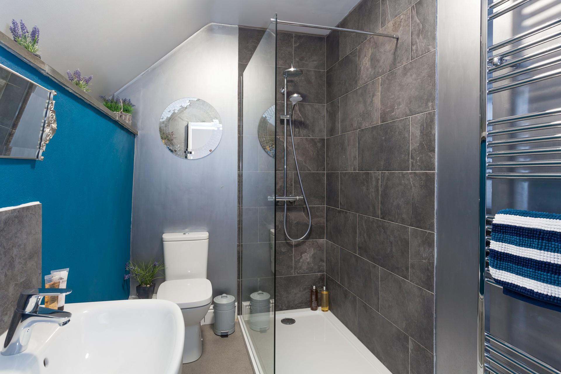 Wake up and start your day with a hot shower in the en suite.