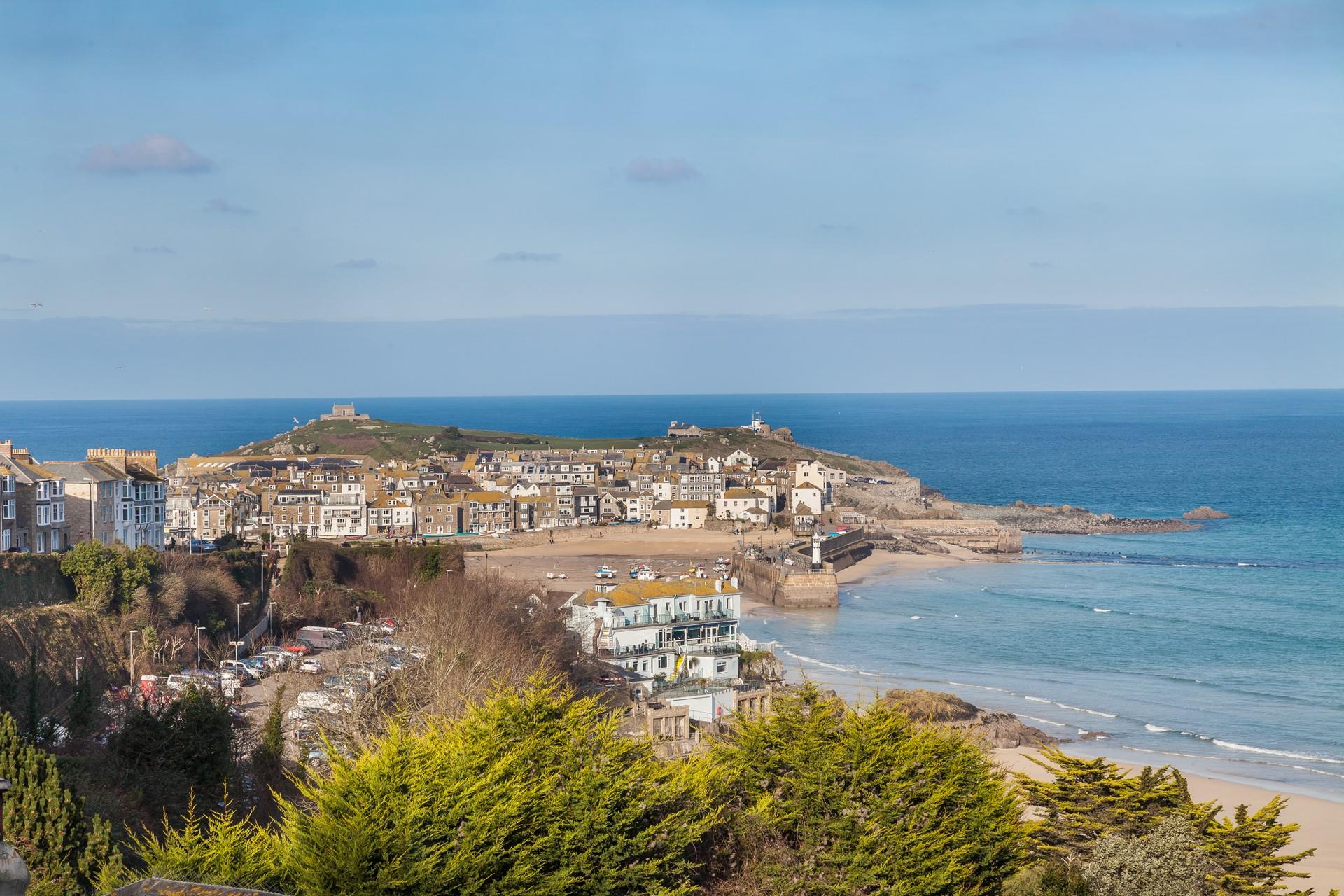 The view from Bay Hill Cottage is beautiful encompassing St Ives Harbour, beach, town and vast ocean.