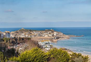 The view from Bay Hill Cottage is beautiful encompassing St Ives Harbour, beach, town and vast ocean.