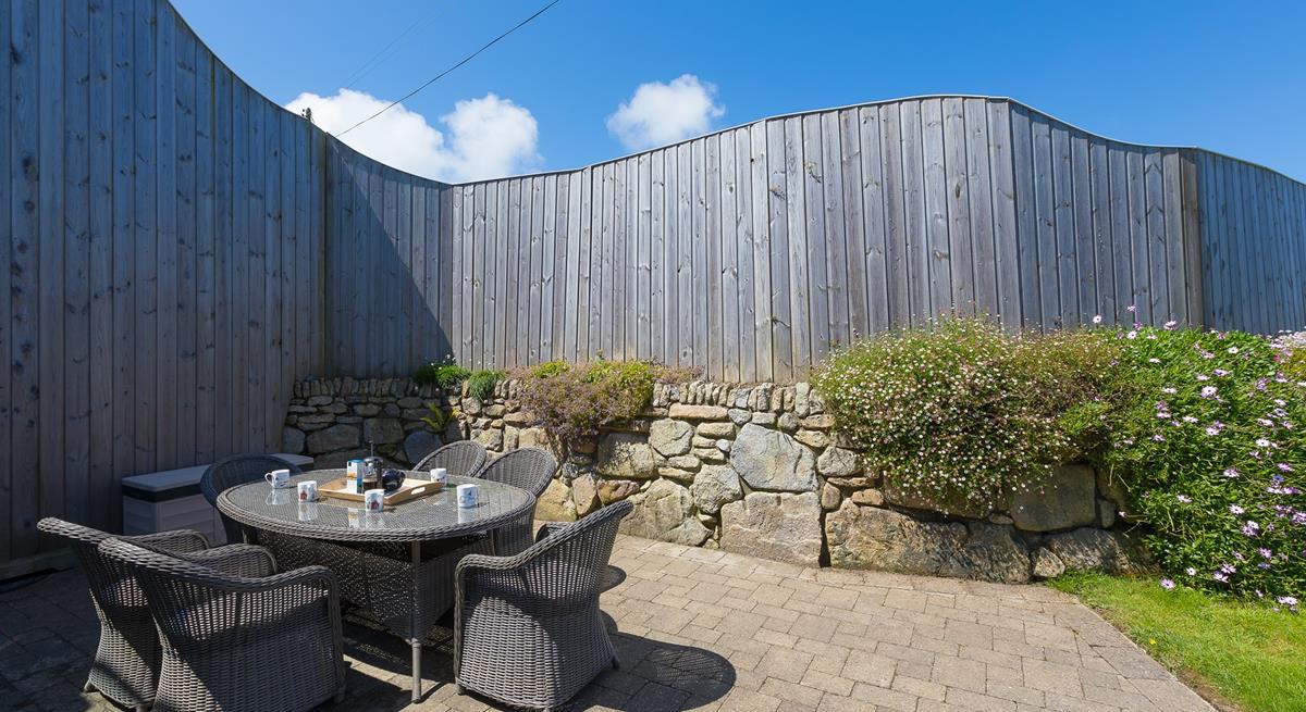 Make the most of the sunny mealtimes and dine outside. 