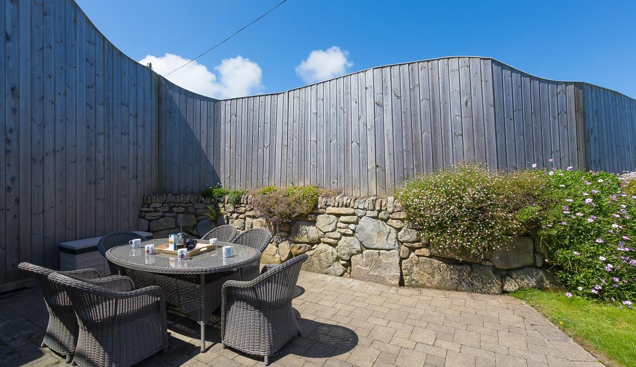 Make the most of the sunny mealtimes and dine outside. 