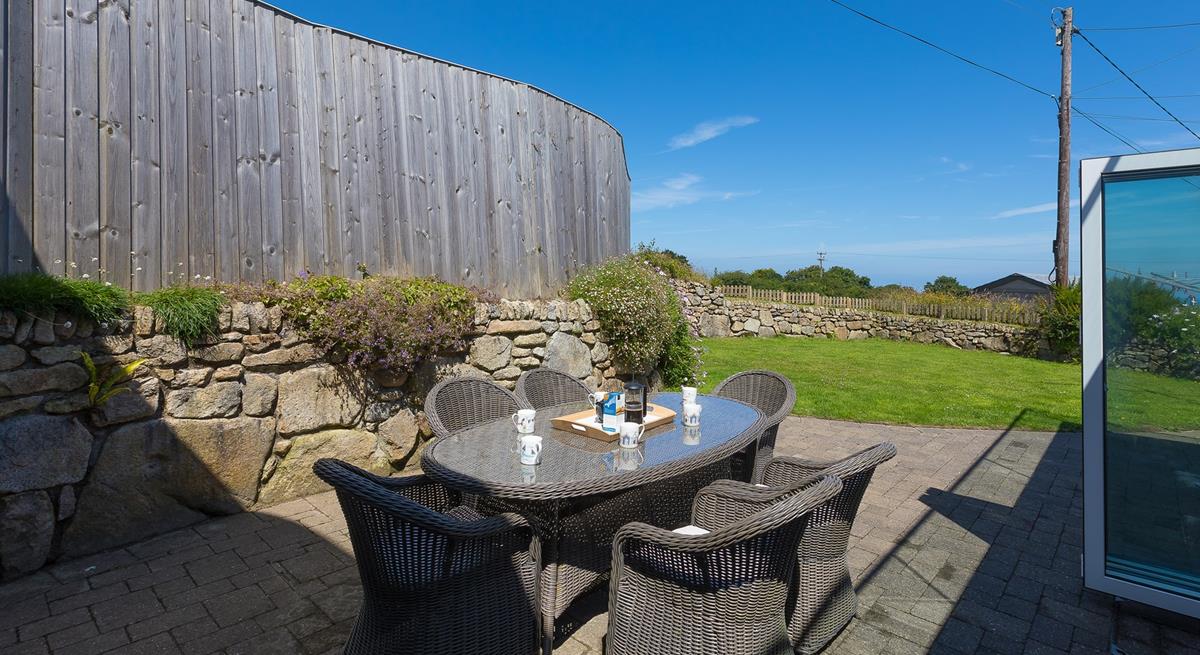 Enjoy a lazy morning breakfast at the outside table, in the peace and quiet of your private garden. 