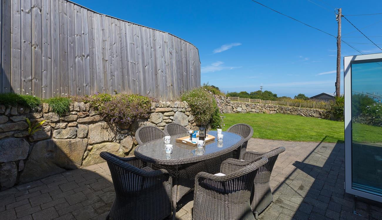 Enjoy a lazy morning breakfast at the outside table, in the peace and quiet of your private garden. 