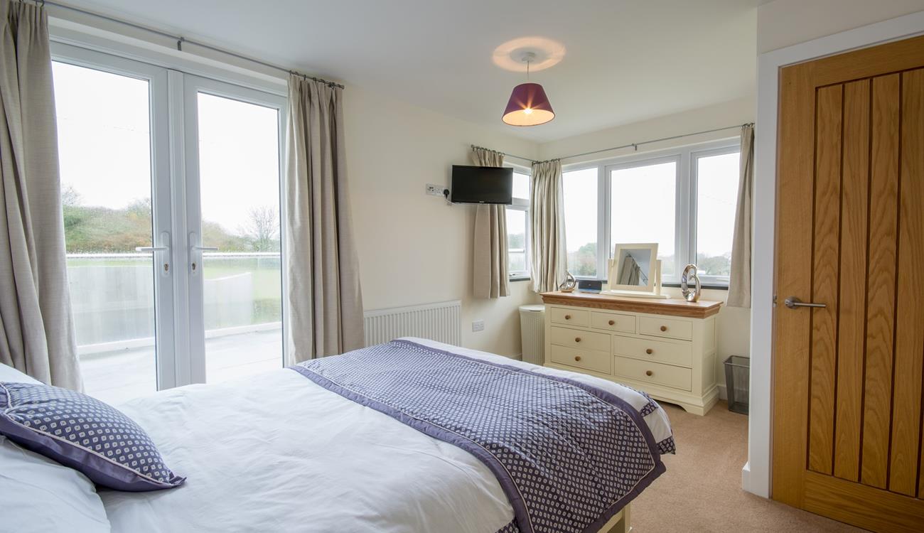 Light and spacious, bedroom 1 benefits from dual-aspect windows allowing plenty of natural light to stream in. 