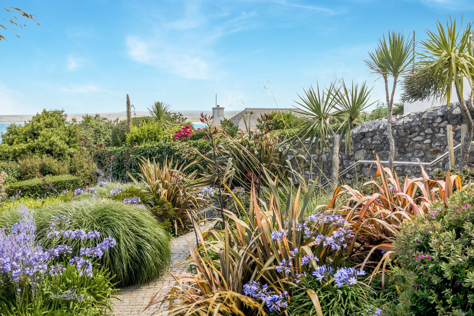 The shared landscape gardens are perfect for sitting and enjoying a morning cuppa.