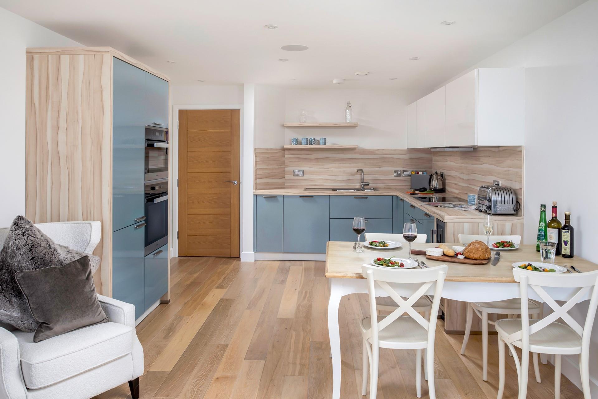 The modern well-equipped kitchen is perfect for cooking fresh and tasty meals.