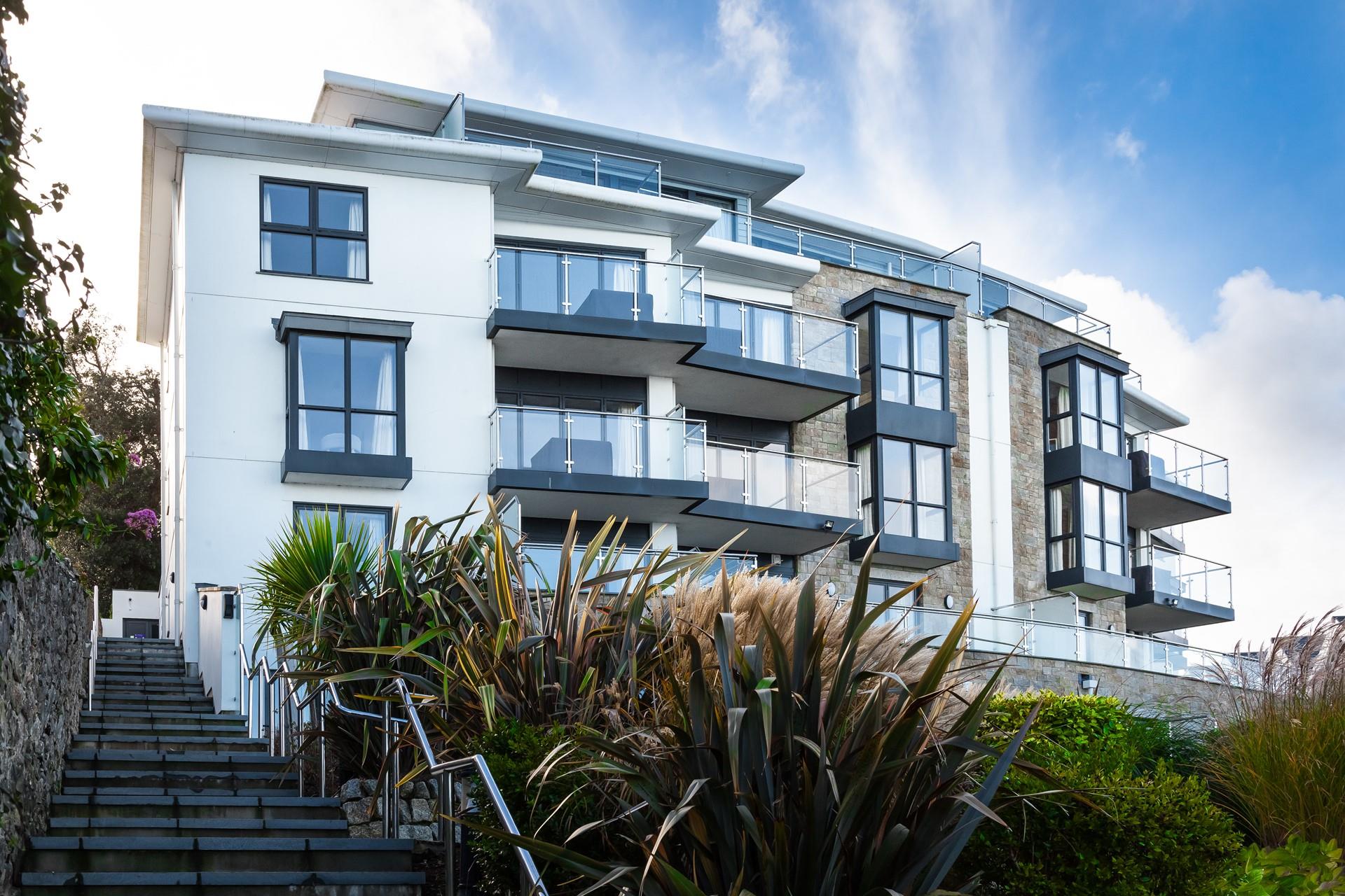 Ideally located, a short walk from Porthminster Beach and St Ives harbourfront.