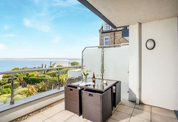 Unwind on the balcony with a glass of fizz!