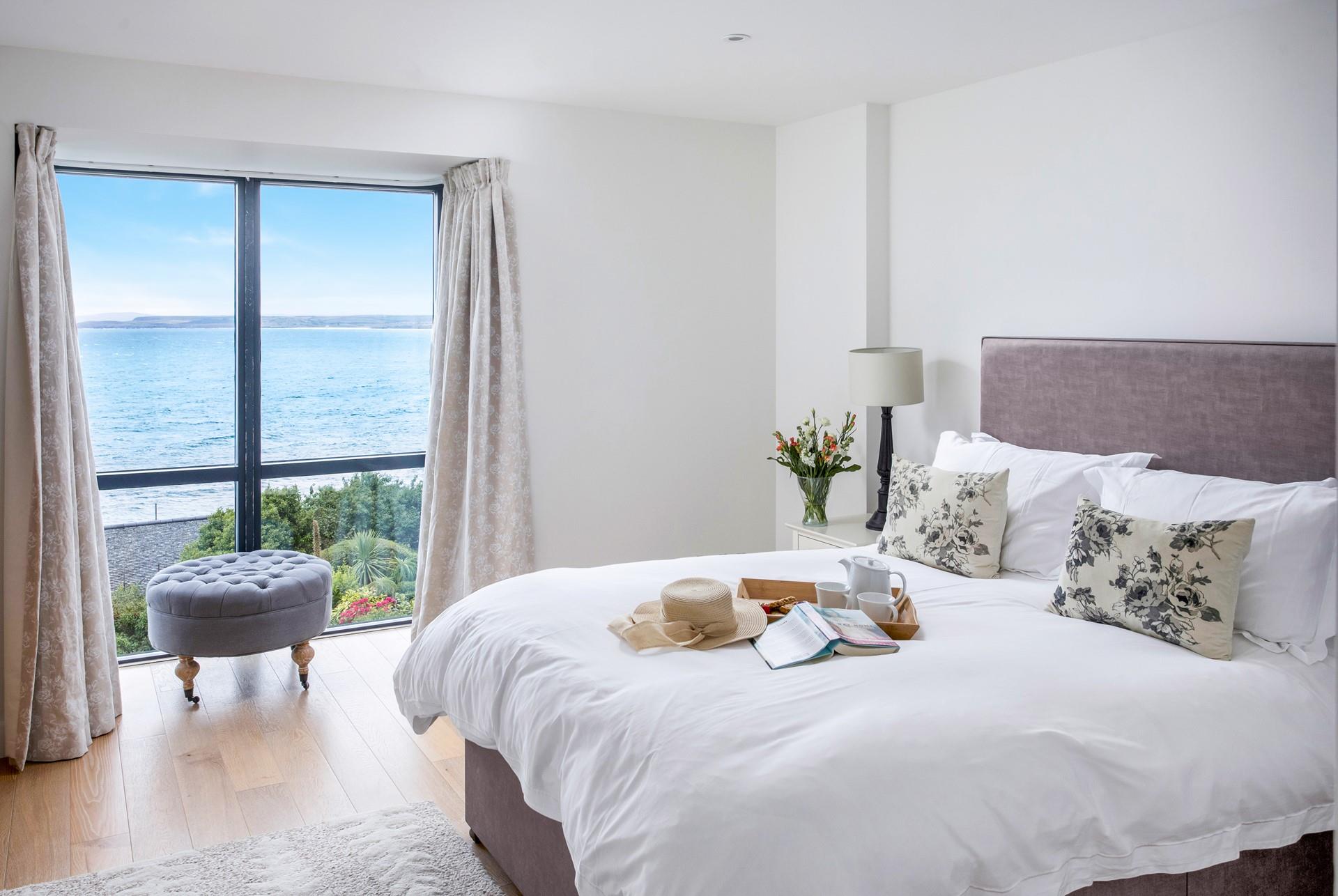 Wake up in the luxurious king size bed and sip a hot cuppa enjoying the morning views.