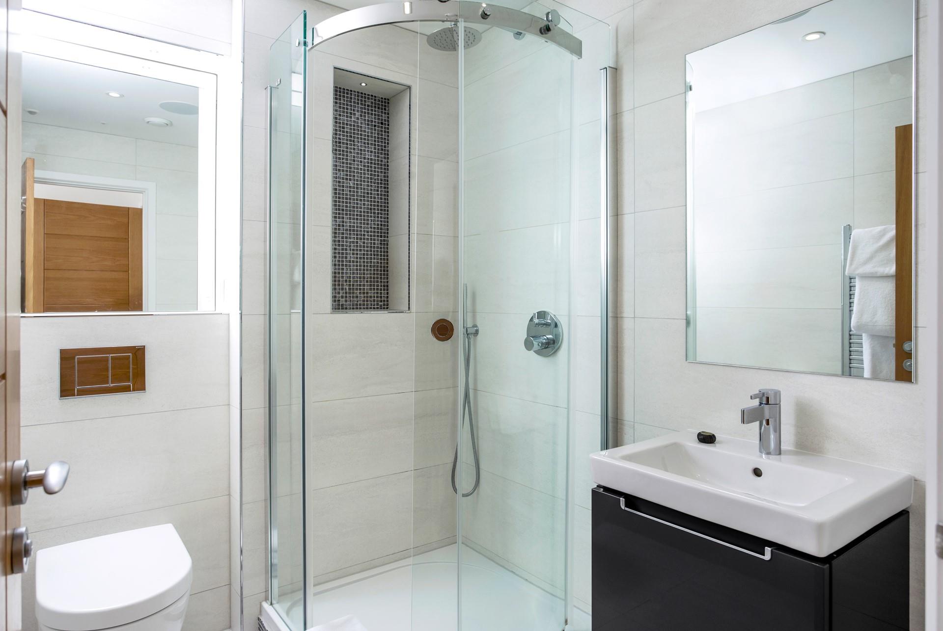 Wash off sandy toes in the modern shower after a day spent on Porthminster beach.