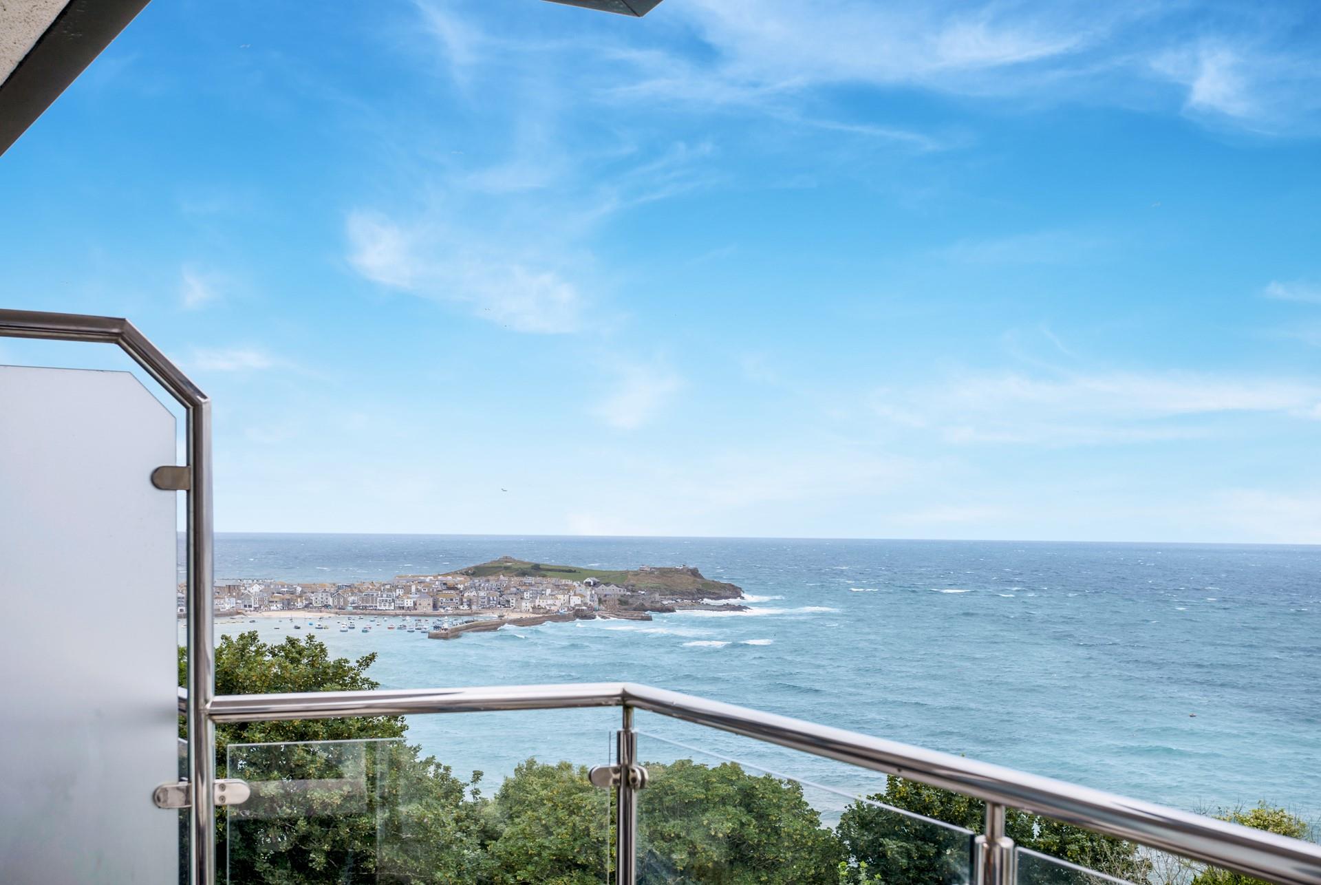 Stroll into St Ives and explore the shops and cafes on the cobbled streets.