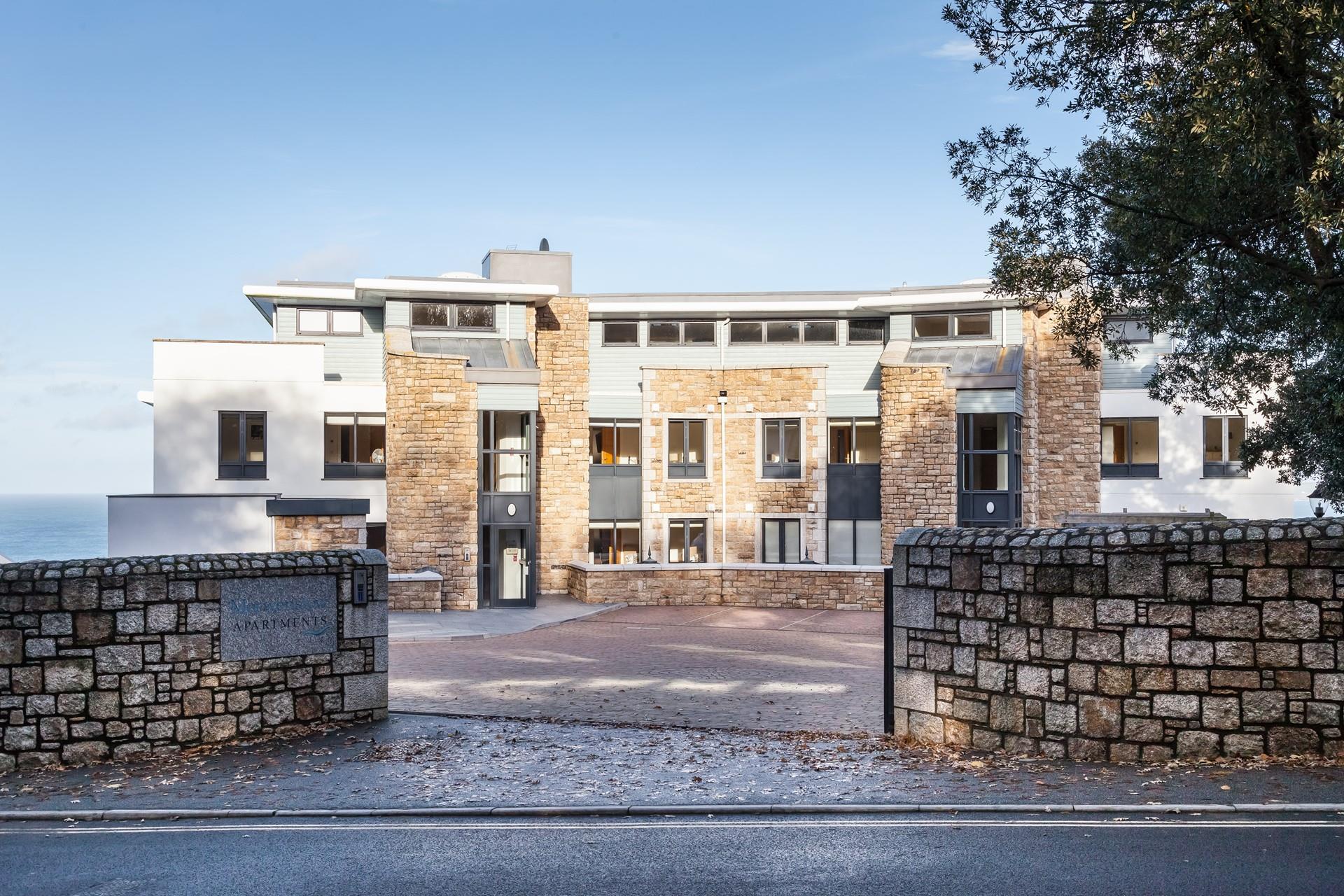 Private parking means you can park up, and wander into St Ives with ease.