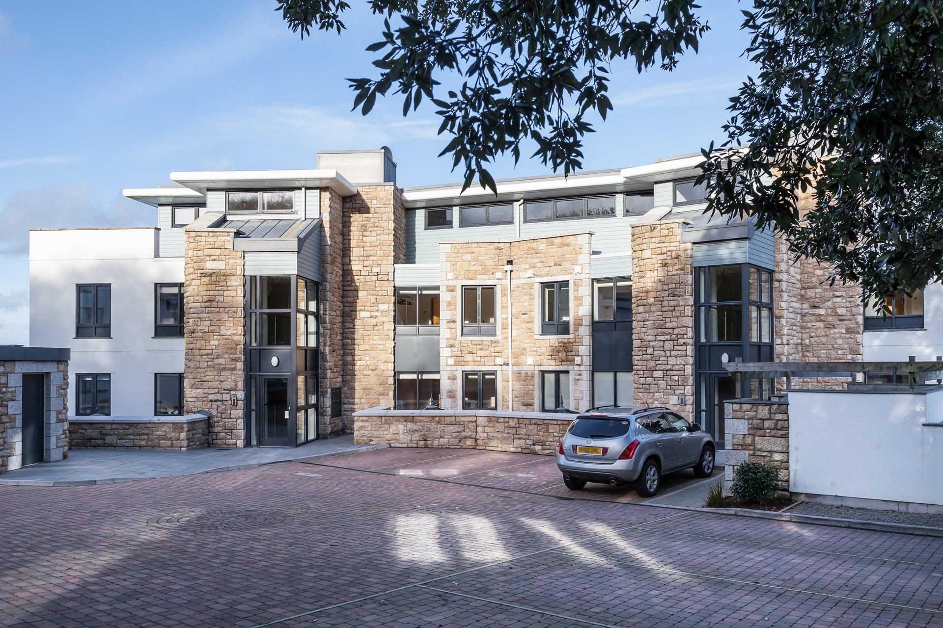 Located just above Porthminster beach, Above The Bay is ideally located for sunny days on the sand.