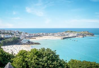 Picturesque St Ives is only a short stroll away!
