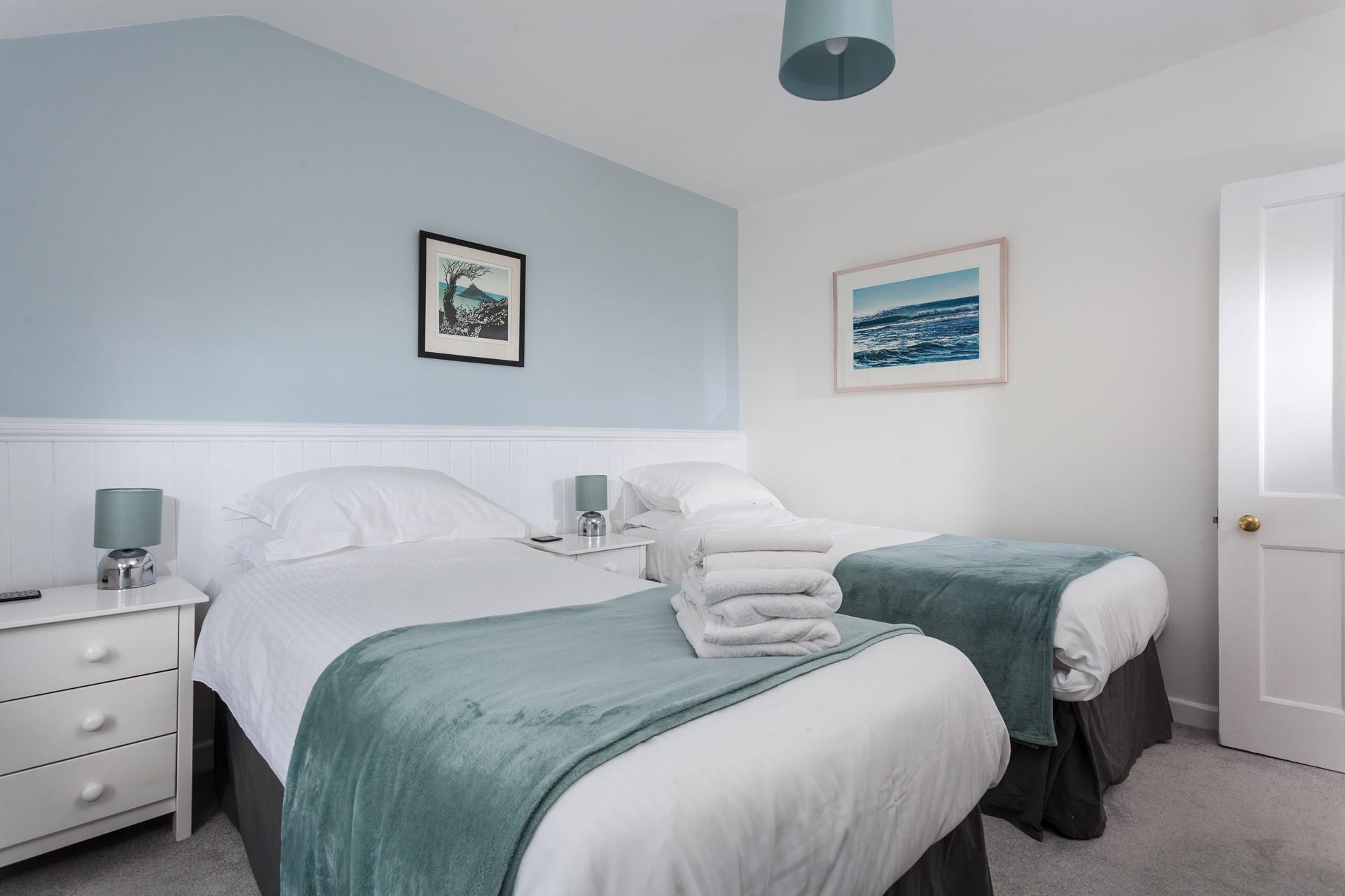 The twin room is at the front of the cottage and looks out onto a quiet lane with hardly any traffic. 