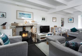 Mowzer Cottage, Sleeps 4 + cot, Mousehole.