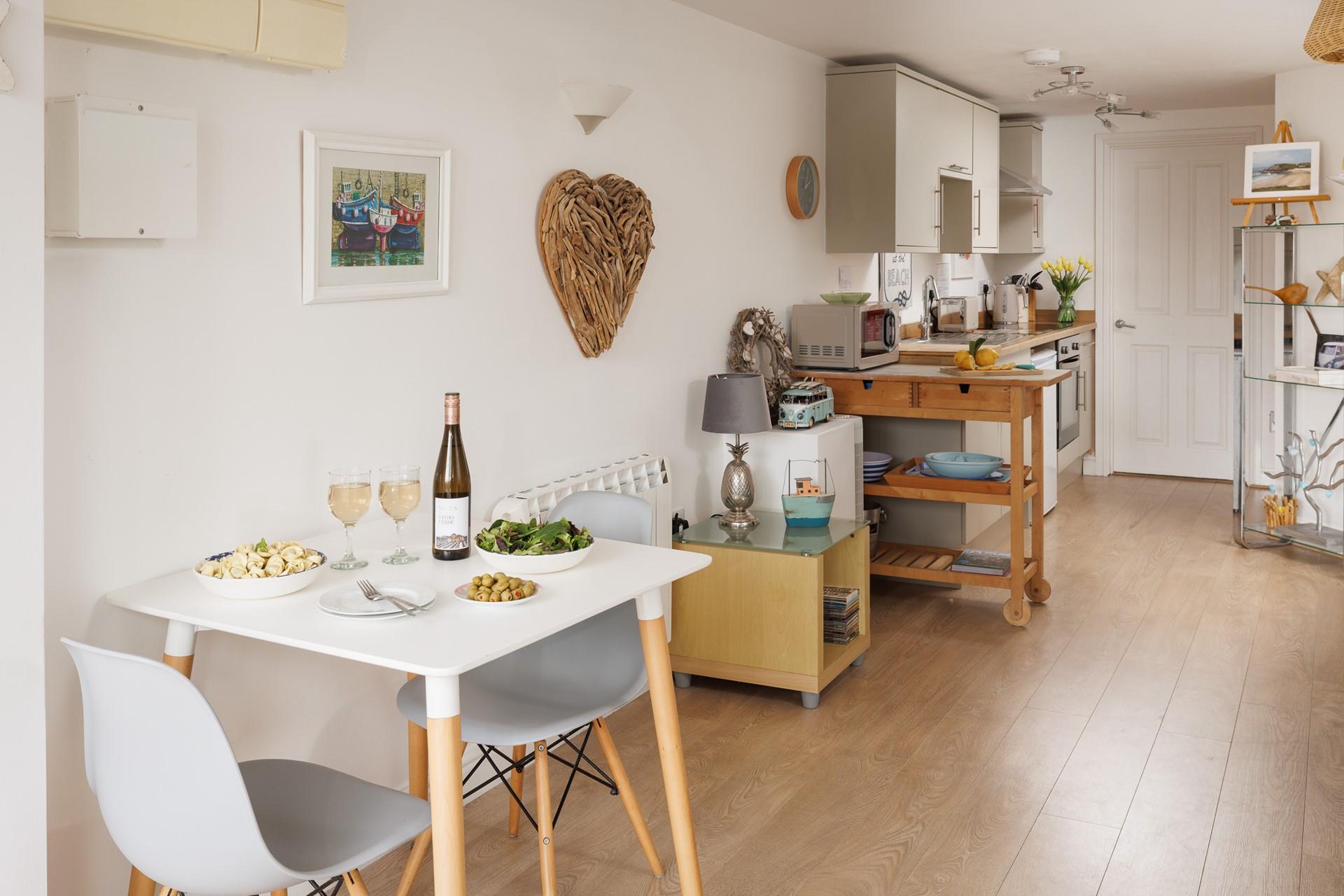 With the Tate gallery, shops, beaches and watersports right on your doorstep, One Seawinds is the perfect place to come back to refuel.