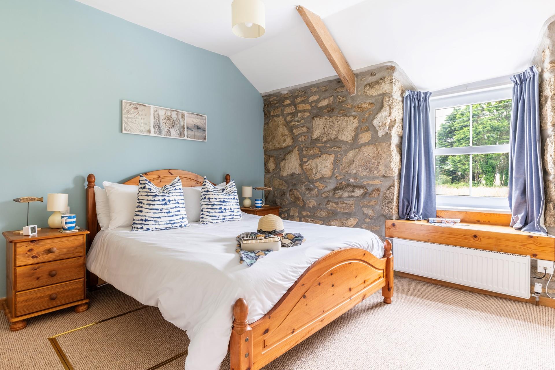 Sink into the double bed and drift off for a dreamy night's sleep.