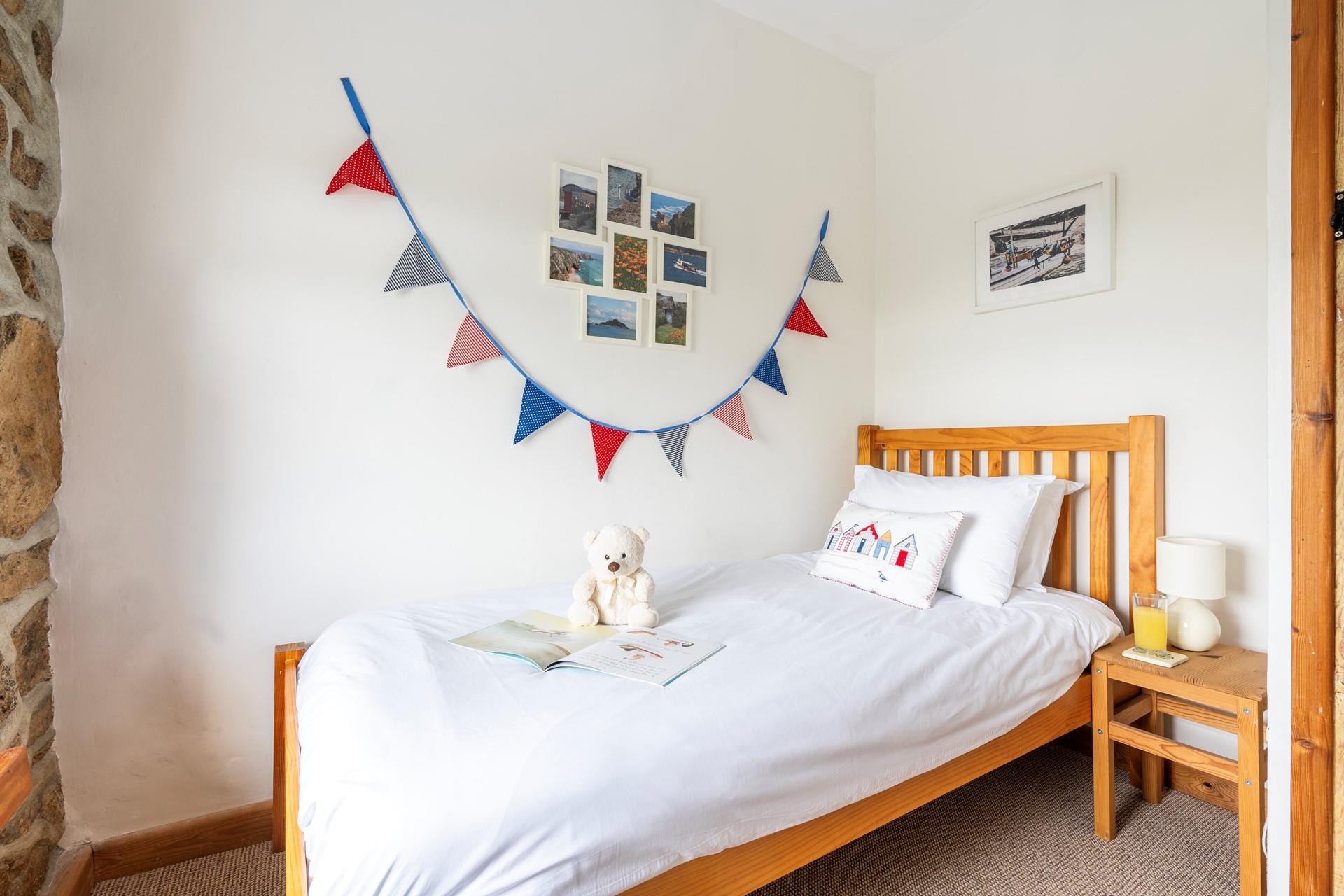 Wake up to beautiful garden views and listen to the morning bird song.