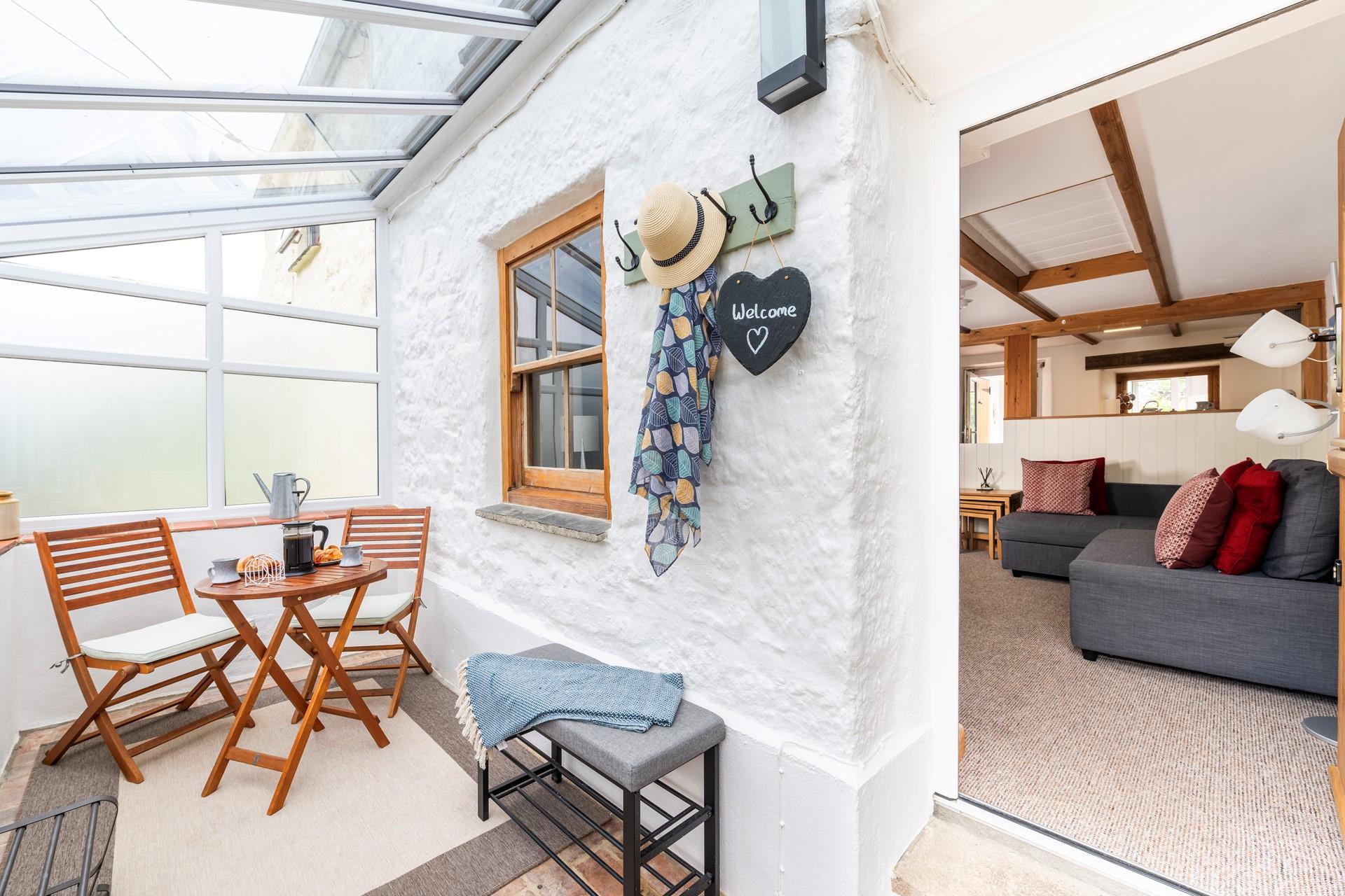 Pour yourself a coffee to take out to the garden.