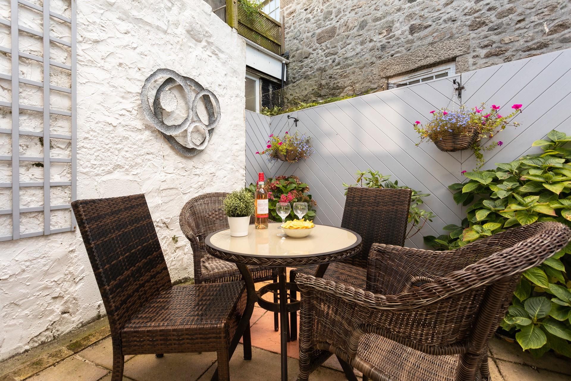 Spend lazy summer evenings dining al fresco.