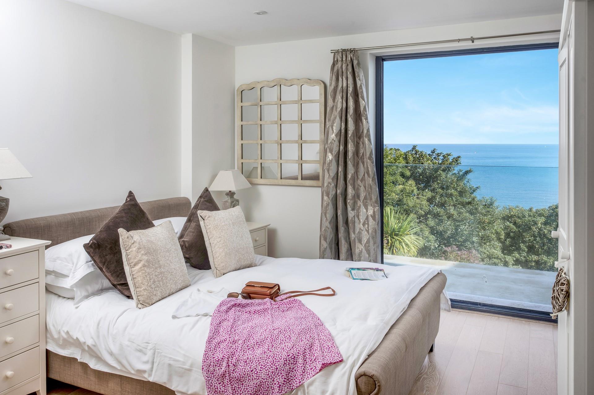 Wake up in a luxurious king size bed after a blissful night's slumber.