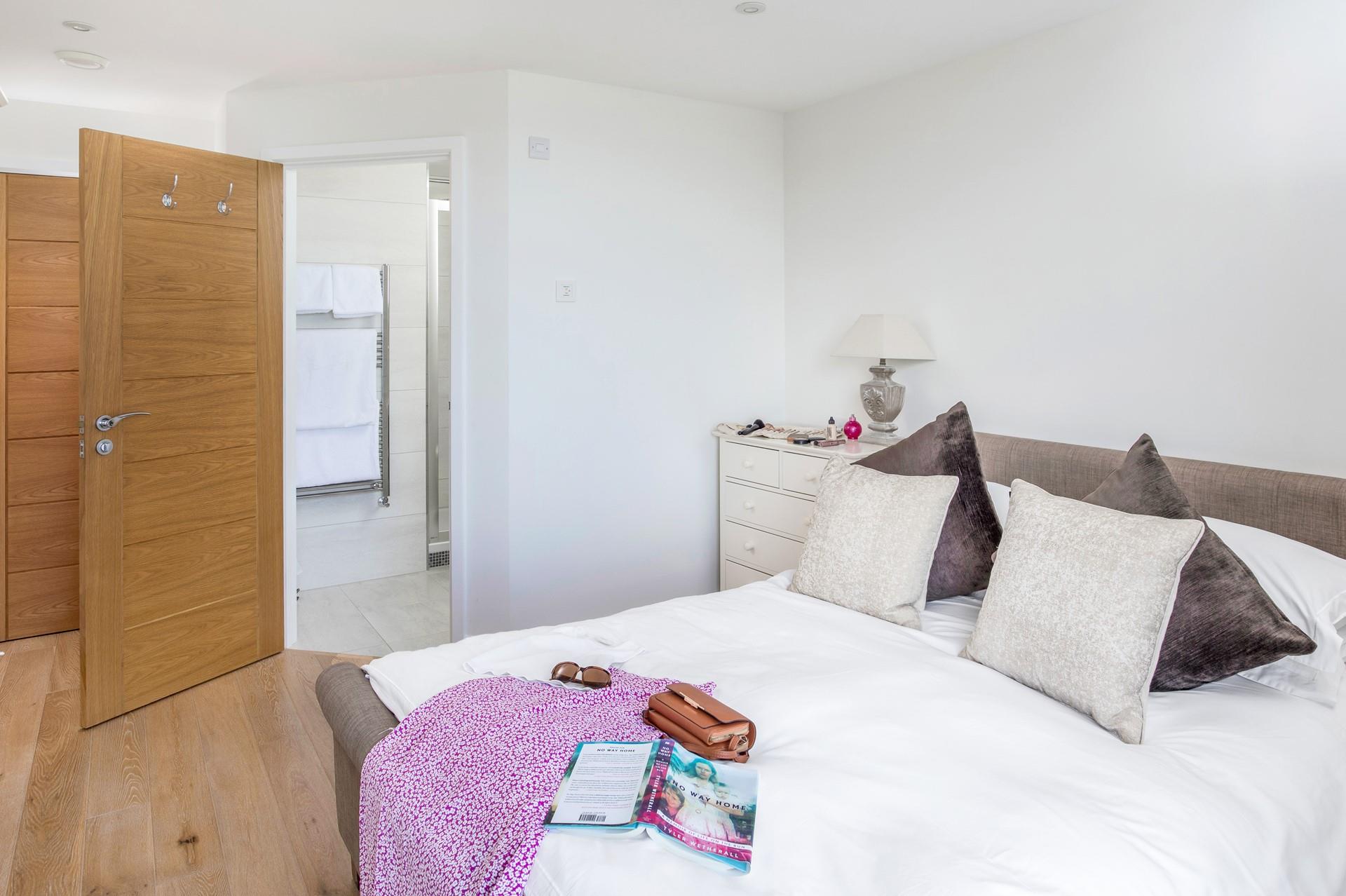 Wash off sandy feet in the en suite and tuck into the spacious bed.