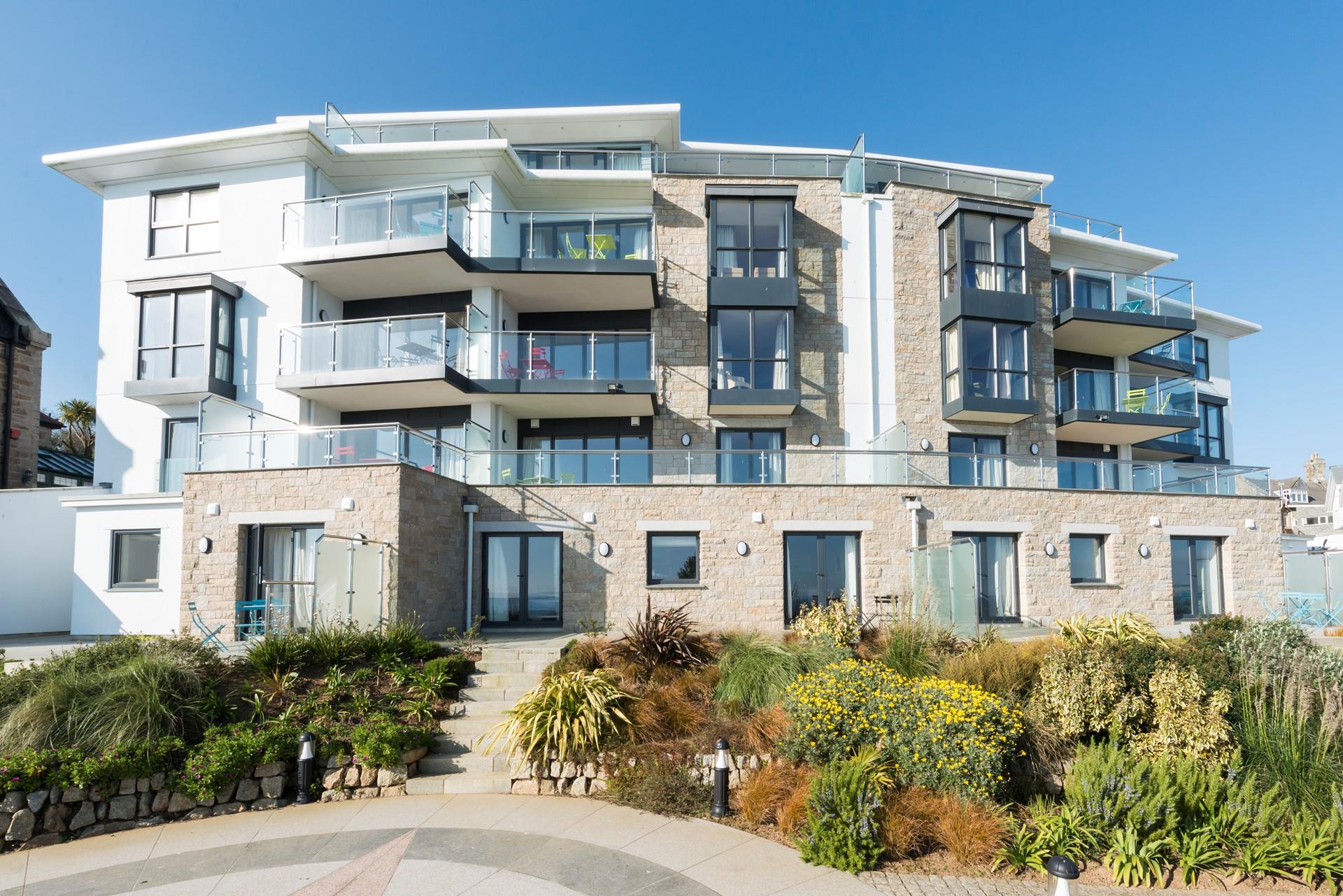 Located just a short stroll away from the soft sands of Porthminster beach.