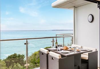 Spend days strolling through St Ives cobbled lanes and evenings relaxing on the balcony.
