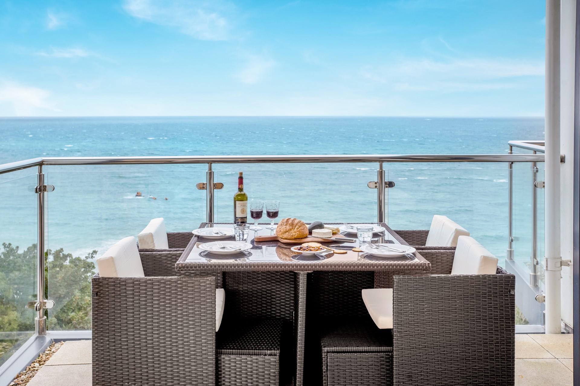 Dinner with a sea view is on the menu every evening.