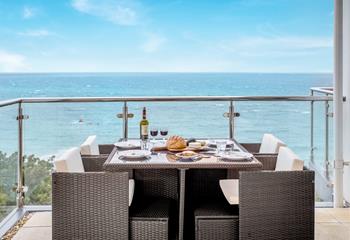 Dinner with a sea view is on the menu every evening.