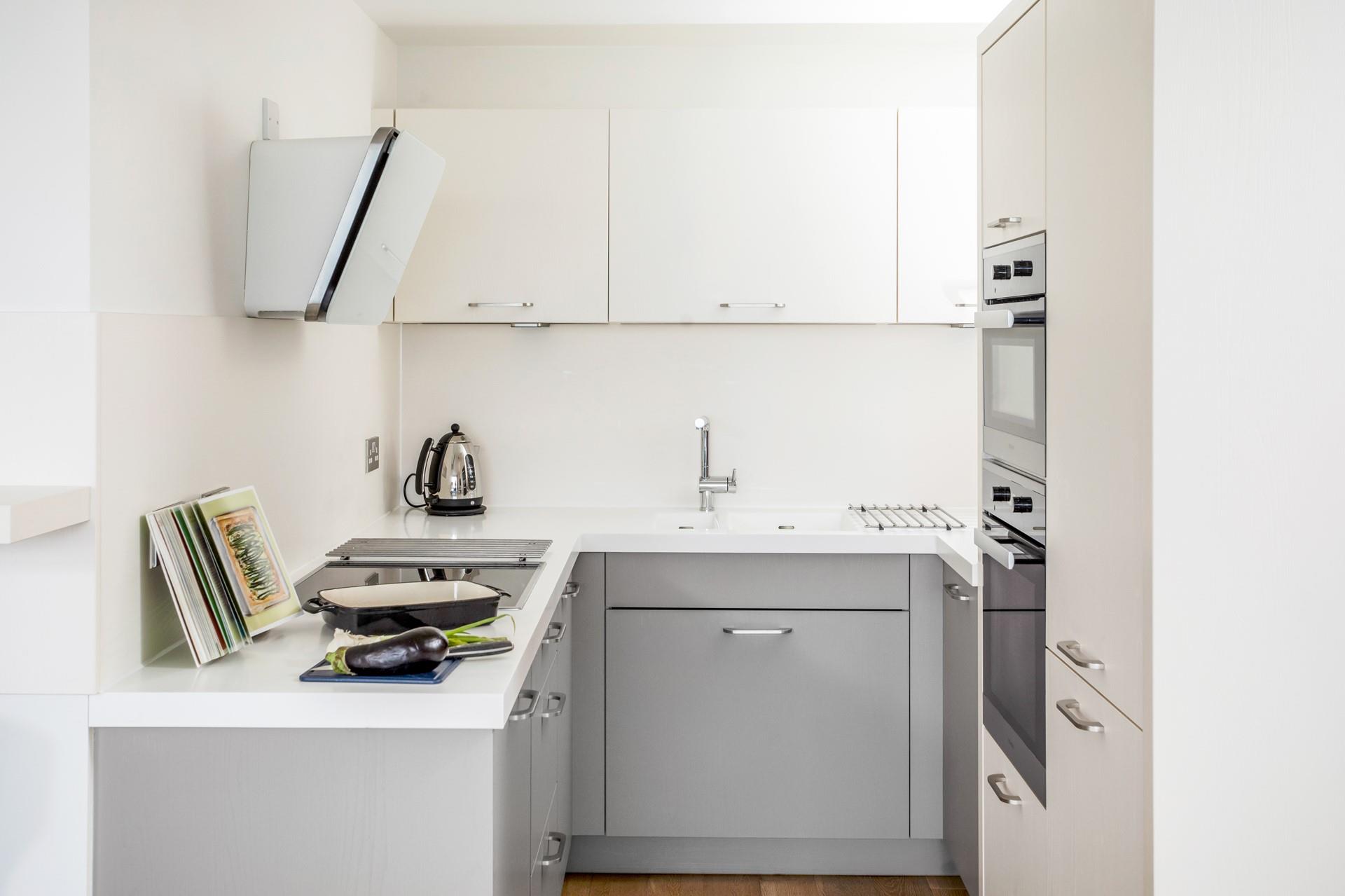 Sleek and well-equipped, the kitchen has everything you need for a relaxing holiday.