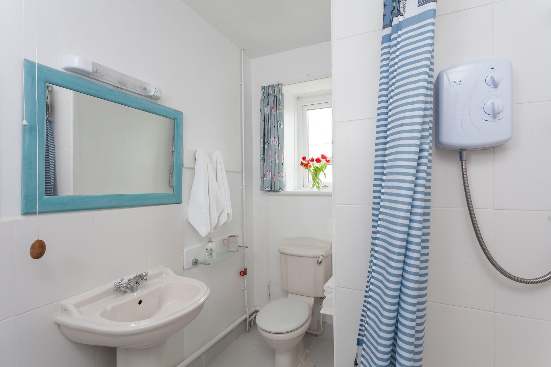 The main bathroom provides you with all the space you need to get ready for a day out.