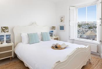 Sink into the king-sized bed in bedroom 3 and watch the sunset over the ocean.