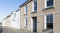 Sea Garden benefits from being just a 5-minute walk from the beach and town. 