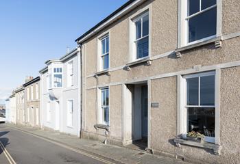 Sea Garden benefits from being just a 5-minute walk from the beach and town. 