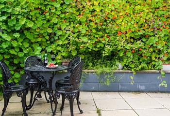 The rear courtyard with outside seating to enjoy lunch in the Cornish sun. 