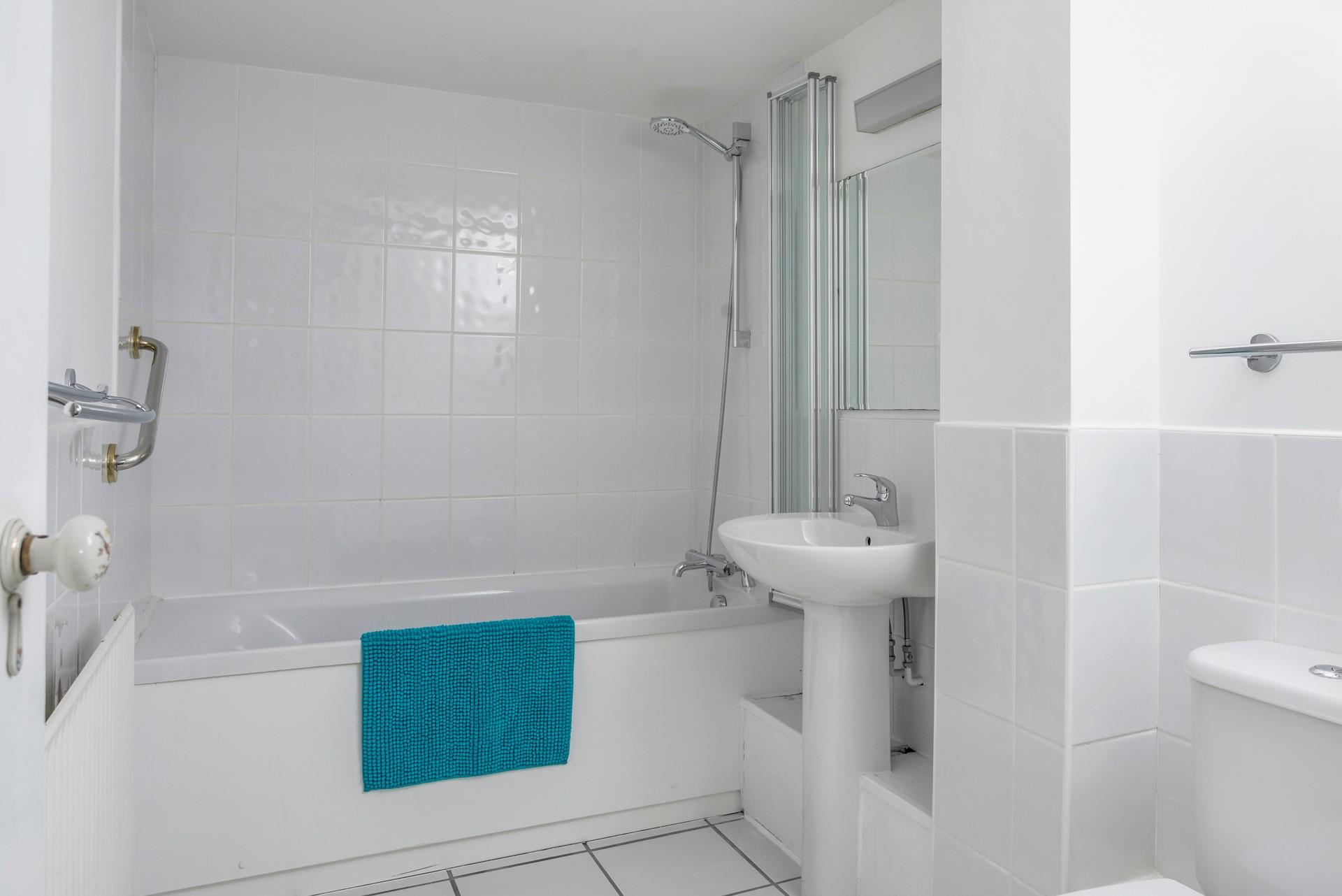 After a fun-filled day exploring Falmouth's beaches, take some time to yourself and enjoy a bubble bath!