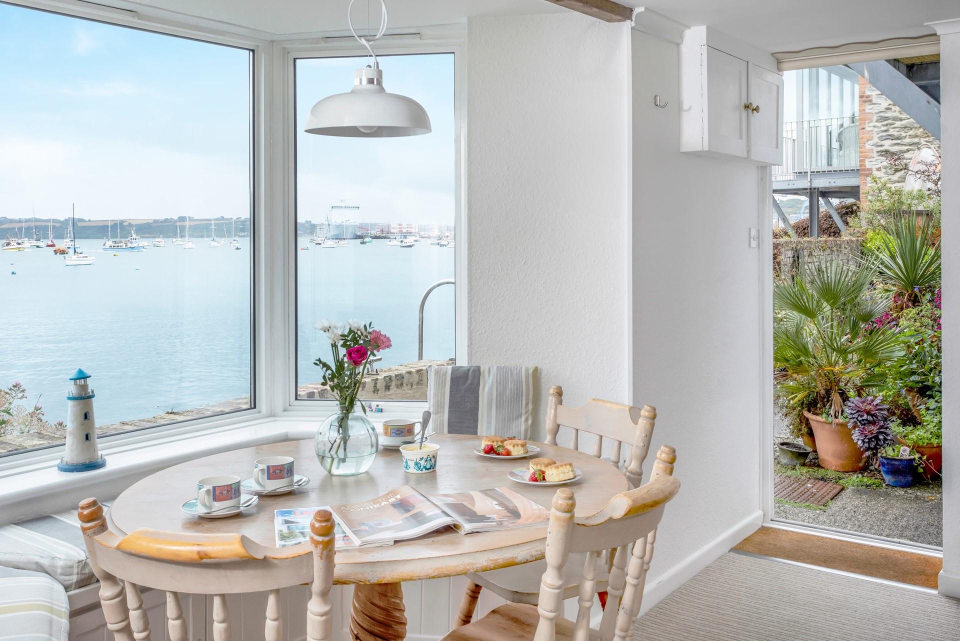 Meals together are made all the more enjoyable by the spectacular harbour views!