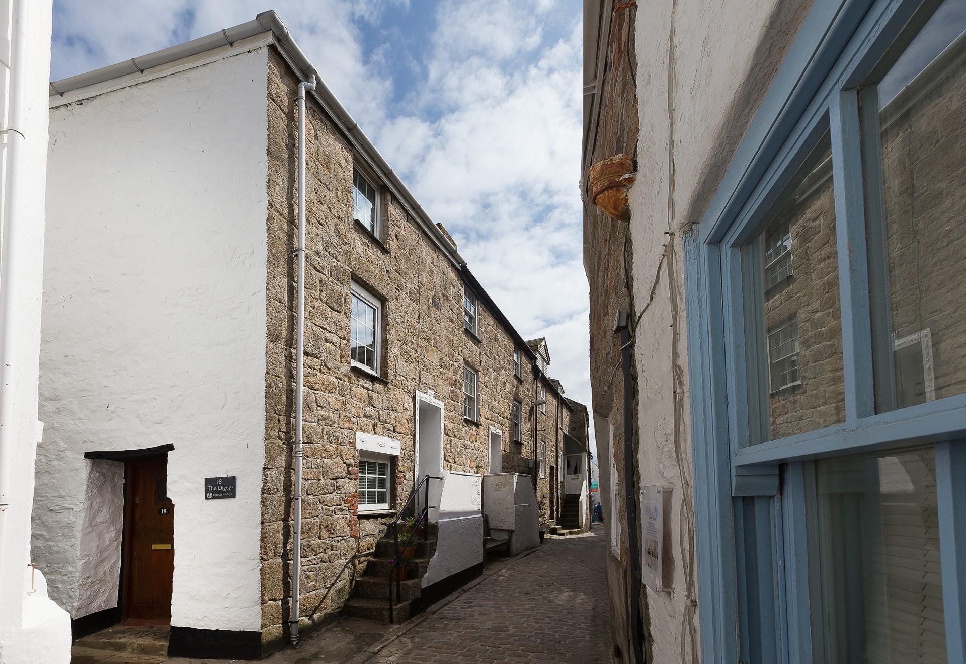 Wander the cobbled streets to the golden sands of Porthmeor beach.