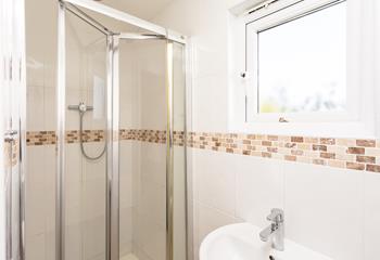 The annex benefits from an additional shower room. 