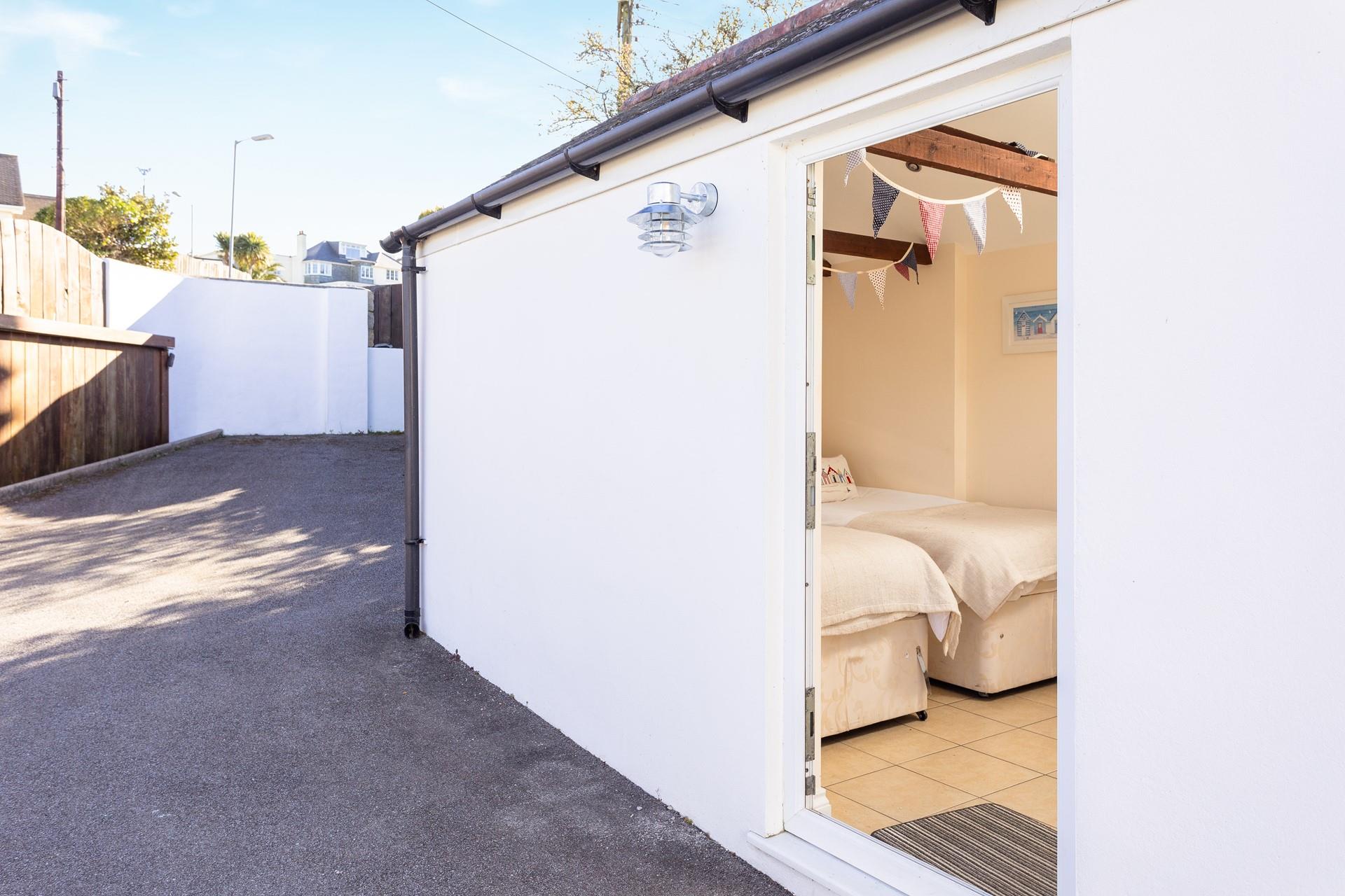 Open the annex door into the cute little extra bedroom. 