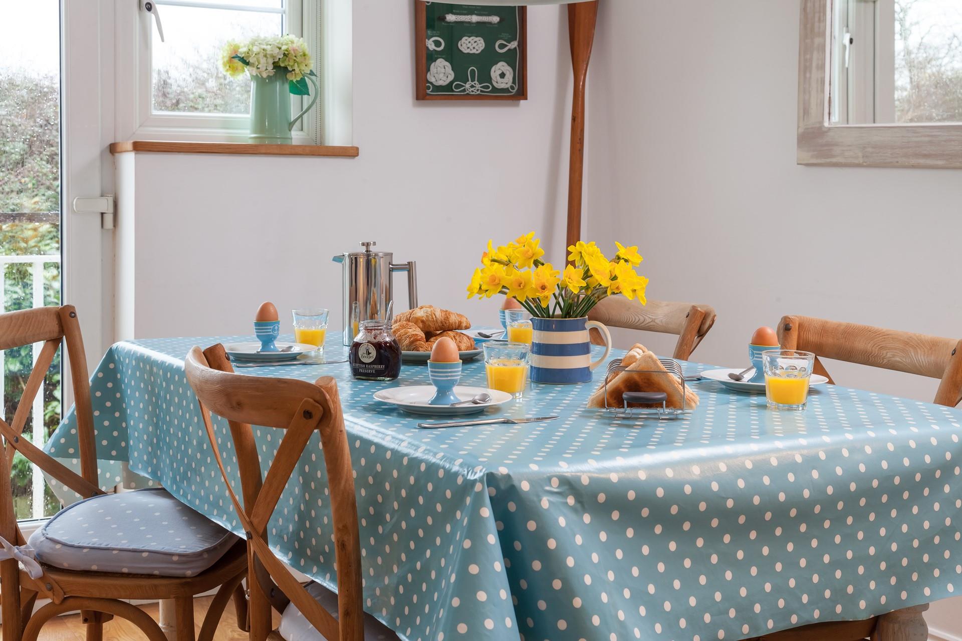 There is plenty of room for the family to dine together.