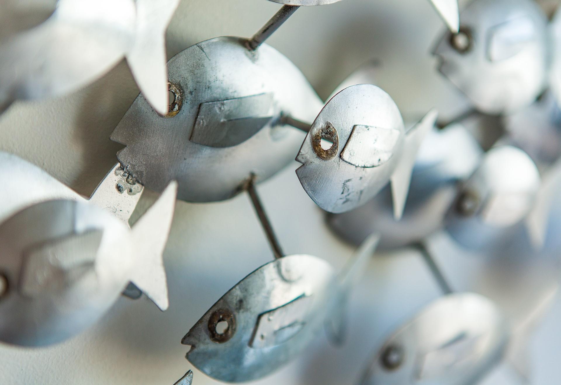 The seaside decor reflects the proximity to the sea.