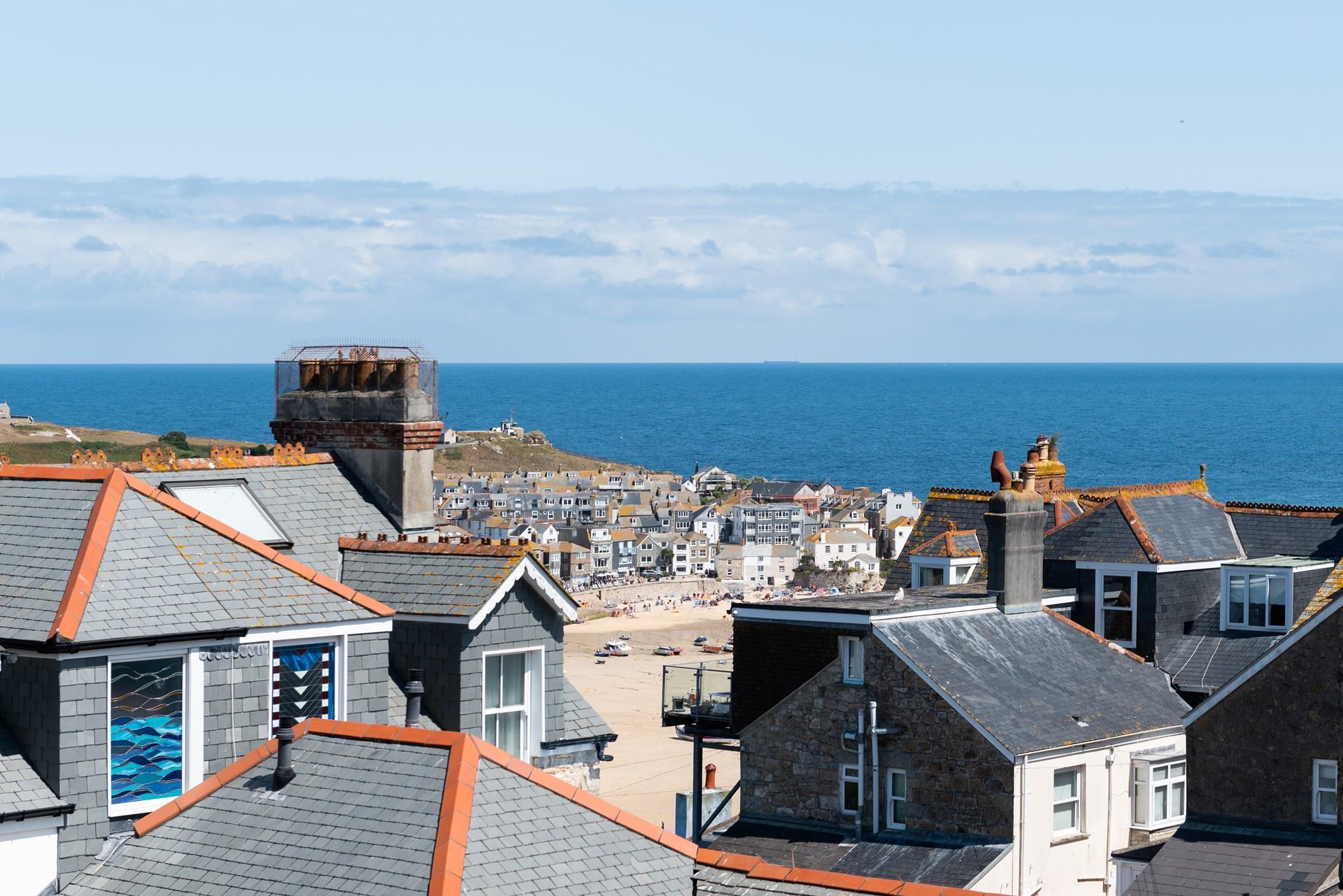 Only five minutes from Porthminster beach and a short walk to the town centre, you can explore all of the shops, pubs, delis, bistros and galleries that St Ives has to offer.