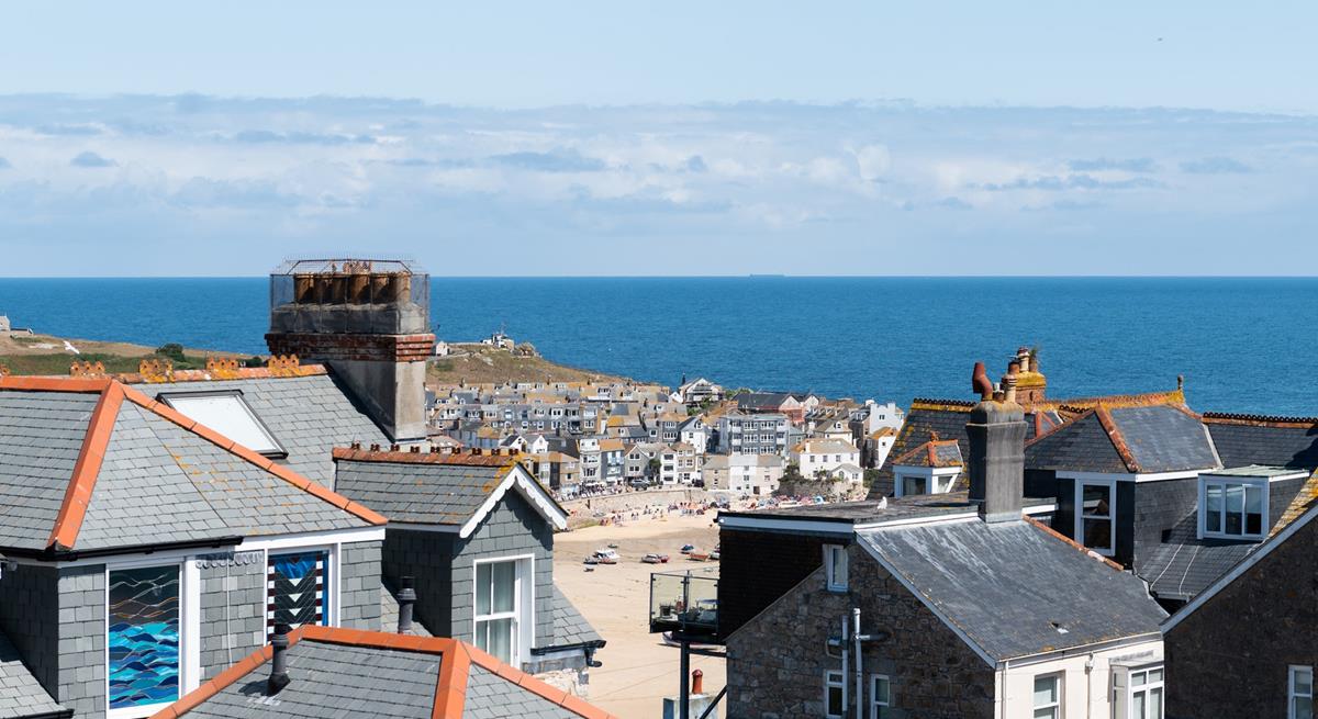 Only five minutes from Porthminster beach and a short walk to the town centre, you can explore all of the shops, pubs, delis, bistros and galleries that St Ives has to offer.