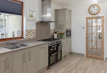 The large kitchen provides you with plenty of space to cook up a storm!