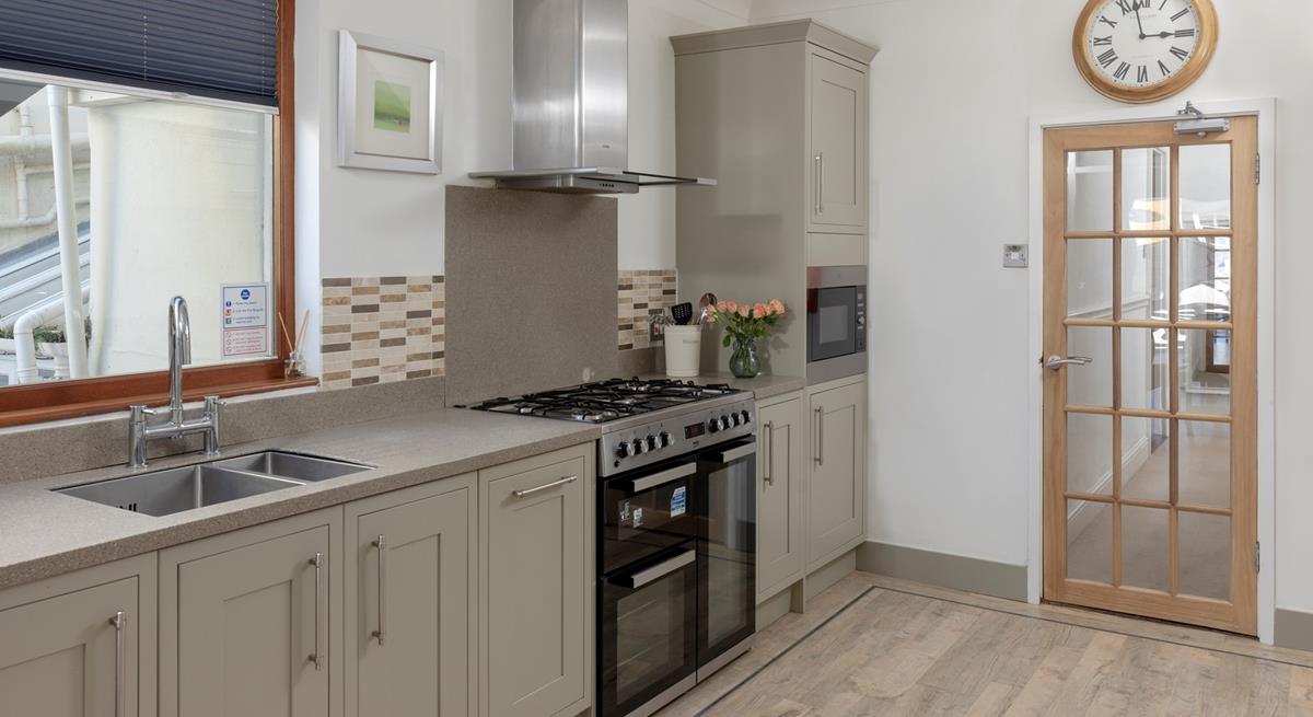 The large kitchen provides you with plenty of space to cook up a storm!